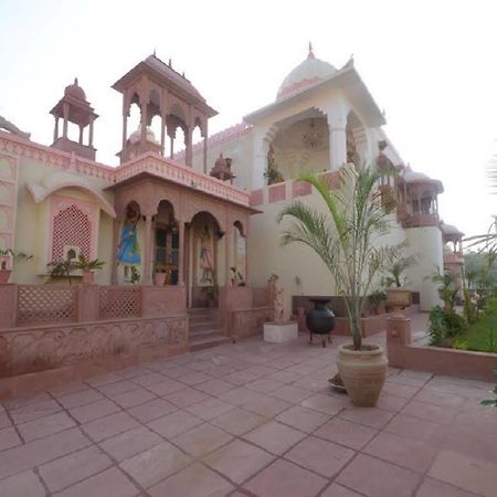 Hotel Suroth Mahal Luhāru Esterno foto
