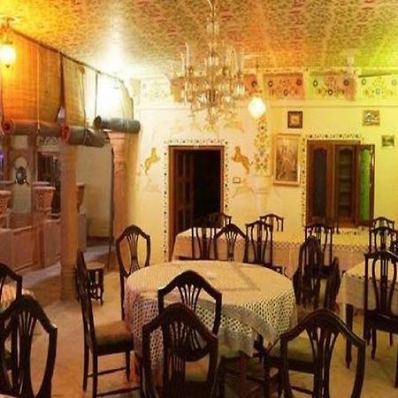 Hotel Suroth Mahal Luhāru Esterno foto