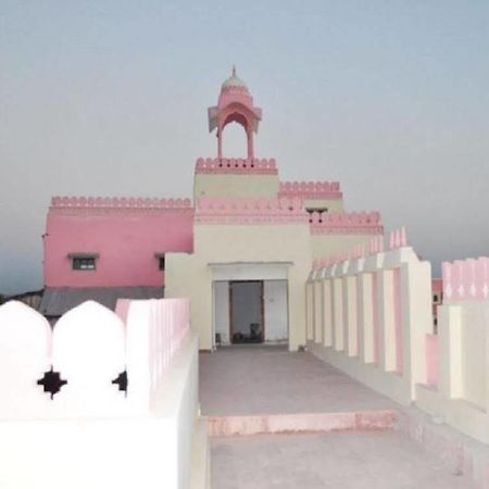 Hotel Suroth Mahal Luhāru Esterno foto