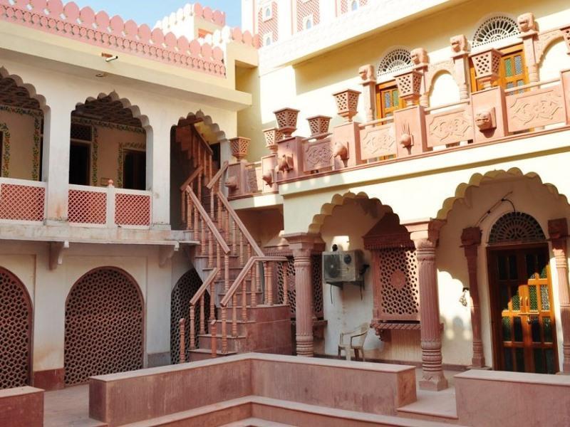 Hotel Suroth Mahal Luhāru Esterno foto