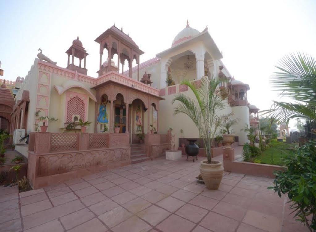 Hotel Suroth Mahal Luhāru Esterno foto
