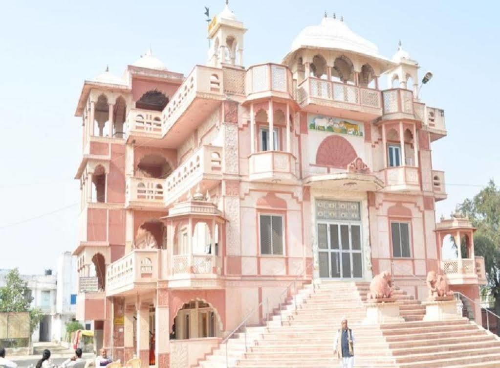 Hotel Suroth Mahal Luhāru Esterno foto