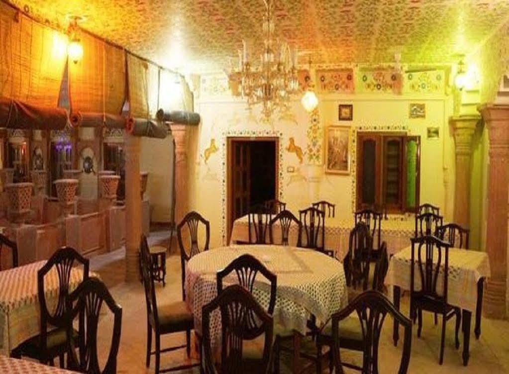 Hotel Suroth Mahal Luhāru Esterno foto